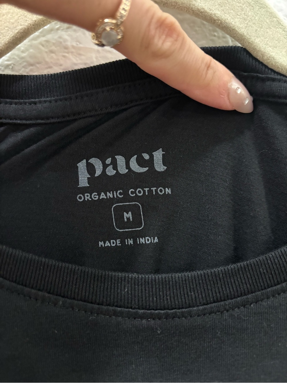 PACT Black Organic Cotton Short Sleeve Tee Size Medium - Picture 2 of 4
